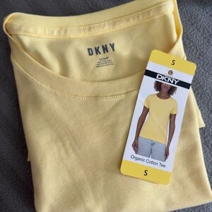 NWT DKNY Organic Cotton Tee Light Yellow Size Small